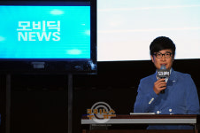 [쿠키 포토] 오랜만에 뉴스 진행하는 김성주