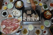 토종흑돼지 생고기 전문점=황산토종식육식당