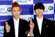 [쿠키 포토] 현승 ‘정색’-준형 ‘미소’ 서로 다른 비스트