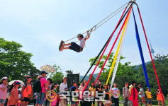 단오 그네뛰기, 하늘로 날아올라!