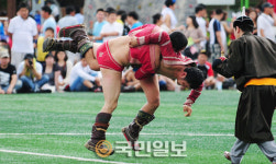몽골 나담축제 전통씨름 ‘부흐’
