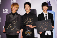 [쿠키 포토] 보이프렌드, BB크림으로 사인했어요