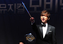 [쿠키 포토] KoN, 자신감 넘치는 연주