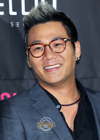 [쿠키 포토] 바이브 윤민수, 훈훈한 눈 웃음