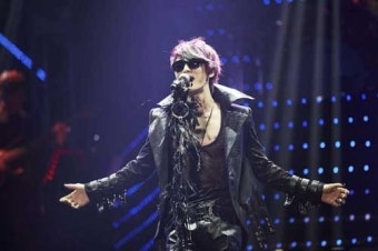 ‘록스타’ 김재중, 8천 팬들에게 ‘파격 변신’ 선사