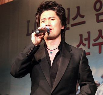 팝페라 가수 정세훈 ‘트윈스 싱어’?