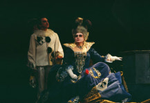 아찔한 금발의 ‘카르멘’이 온다