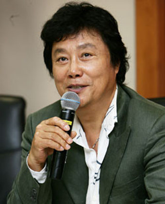 남진 “나훈아 팬에게 찔린것 아니다”