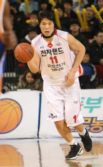 공격 본능 되찾은 서장훈, 8일 김주성과 이적 후 첫 맞대결