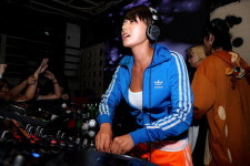 춘자, 여자 연예인 1호 DJ로 떴다