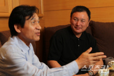 [창간특집]국민 배우&국민 감독 유쾌한 대담