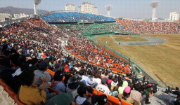 구름관중-특급용병-작전야구…2011 시범경기 ‘삼다(三多)열풍’
