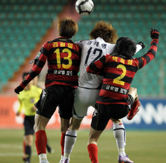 황선홍의 포항, 신태용의 성남에 컵대회 2-0 승