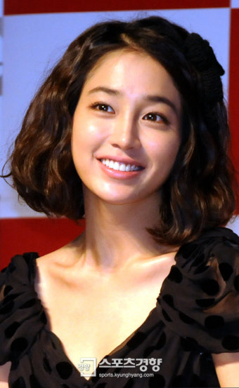 열애설 휩싸인 이병헌·이민정 “선후배 사이일 뿐”