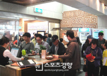 성은축산상계 | 강강술래 ‘축산농가살리기’ 인기“돼지고기 하루 2톤씩 팔려”