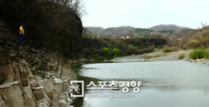 경기도 연천 ‘평화누리길’ 억겁이 빚은 ‘성벽’ 딛고 서···발길도 세월앞에 머무네