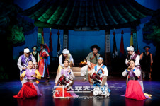 ‘전우치’의 변신술, “소설서 영화로, 다시 연희극으로”