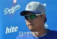 [강훈의 인사이드MLB] 류현진, 아껴야 잘산다