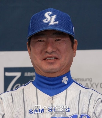 류중일 감독, 3년 21억 재계약…역대 사령탑 최고 연봉