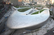 5천억 쏟아부은 동대문디자인플라자 21일 개장…“도민준표 UFO인가요