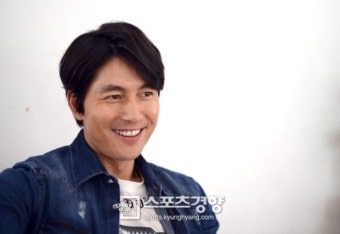 정우성, 미모의 30대 일반인 여성과 교제 중