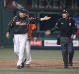 김응용 15년만의 첫 퇴장 무릅쓴 이유는?