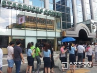 공짜커피가 뭐길래…땡볕 스타벅스앞 풍경