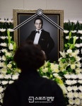 경찰, 신해철 장협착 수술 병원 압수수색…의무기록 확보