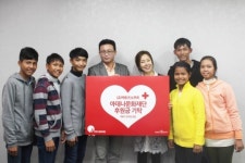 액토즈소프트, 캄보디아 저소득층 어린이 후원금 전달
