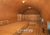 사우나 수면실서 성추행한 50대男 , 징역 1년8월 선고·전자발찌 부착