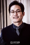 [SK포토]김성균, 미소로 답하는 배우