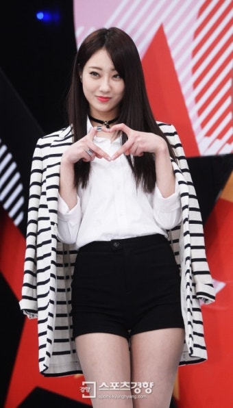 [SK포토]‘천생연분 리턴즈’ 나인뮤지스 경리, ‘하트를 받아보세요’
