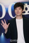 [SK포토]‘콘서트 7080 500회’ 장기하, 친근한 손인사