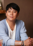 ‘식신로드’ 발언 듣고 있는 쿨 이재훈