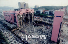 20년만에 보는 삼풍백화점 붕괴 현장 ‘참혹 그 자체, 응답하라 1995’