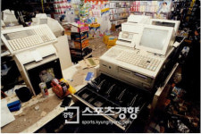 20년만에 보는 삼풍백화점 붕괴 현장 ‘참혹 그 자체, 응답하라 1995’