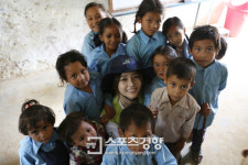 천이슬, 굿네이버스와 함께 한 네팔 봉사활동 사진 공개