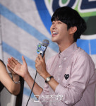 [스포츠경향 포토]‘청춘하라’ 질문에 답하는 가수 황광희