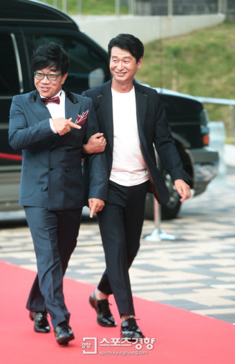 [스포츠경향 포토]‘신스틸러 페스티벌’ 박철민-박혁권, 팔짱 꼭 끼고 입장