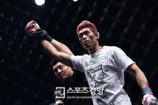 [로드FC] ‘싸비MMA’ 김승연, 딱 3방으로…39초 TKO 승