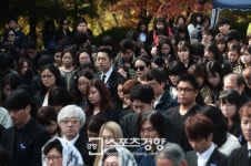 [스포츠경향 포토]고 신해철 추모 미사 참석한 고인의 지인들