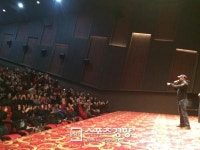 ‘레전드’ 톰 하디, 몰래 내한 이어 깜짝 무대인사 ‘레전드급 팬서비스’