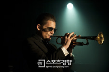 제17회 전주국제영화제 개막, 개막작 ‘본 투 비 블루’ 재즈로 보여준 쳇 베이커의 삶