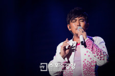 넘실댄 감동과 환희…이승철 30주년 콘서트, 2만4000 관객 운집