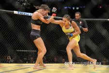 [포토뉴스] ‘UFC200’ 아만다 누네스, 미샤 데이트 눕힌 순간