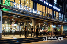 SPC그룹, 쉐이크쉑 1호점 열어…“2025년까지 파리크라상 외식 매출 2000억 목표”
