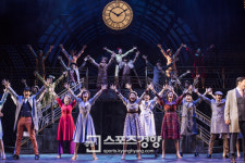 [김문석의 무대VIEW] ‘브로드웨이 42번가’ 눈으로 시작해 귀로 끝난다