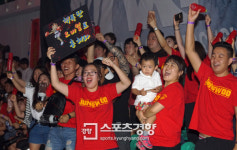 [스포츠경향 포토]조경재 선수 응원나선 인천 정우관 관원들