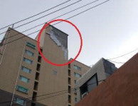 전국에 강풍특보…부천 14층짜리 주상복합건물서 타일 ‘와르르’