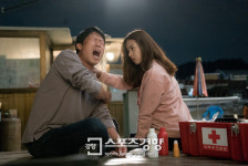 조윤희, 브라운관- 스크린 넘나들며 인기 증명